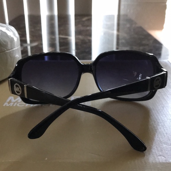 MK sunglasses with large Coach case - Picture 5 of 11